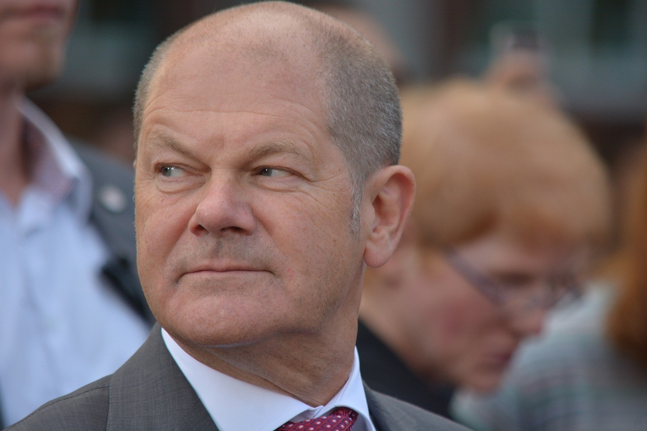 German Chancellor Scholz Dismisses Claims of Planned Meeting with Putin